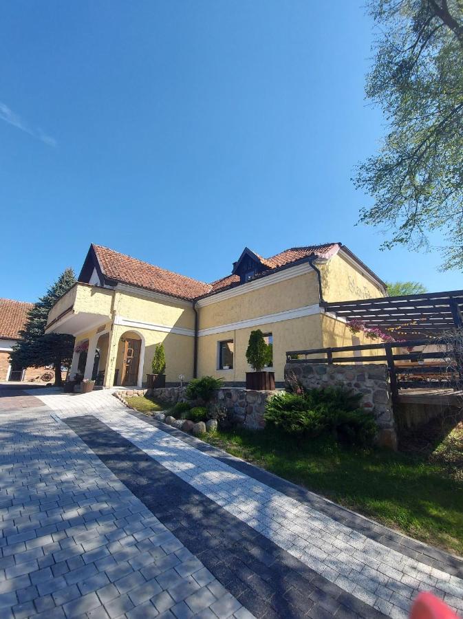 Folwark Tumiany Pokoje & Restauracja Exteriör bild