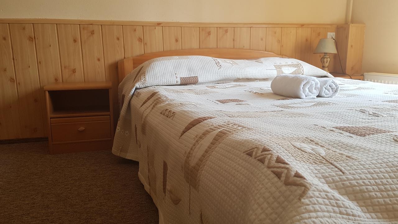 Folwark Tumiany Pokoje & Restauracja Exteriör bild