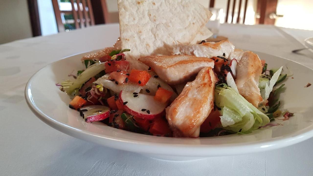 Folwark Tumiany Pokoje & Restauracja Exteriör bild