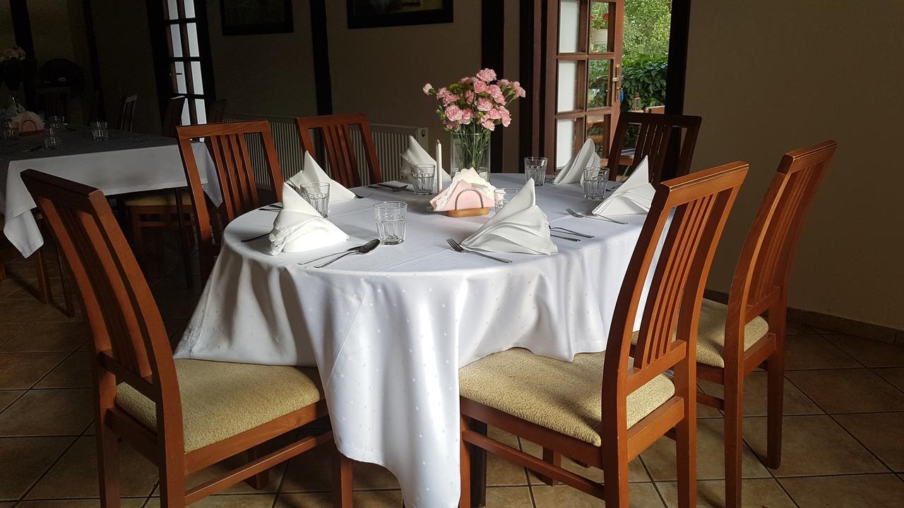Folwark Tumiany Pokoje & Restauracja Exteriör bild