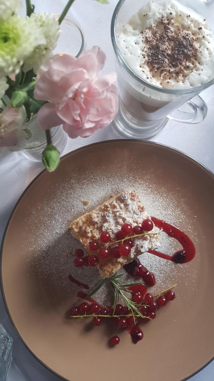 Folwark Tumiany Pokoje & Restauracja Exteriör bild