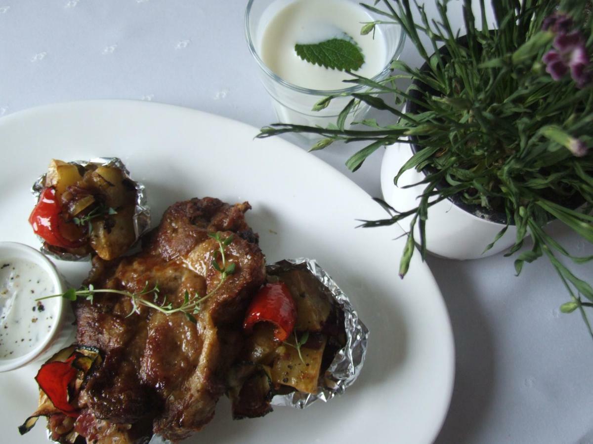 Folwark Tumiany Pokoje & Restauracja Exteriör bild